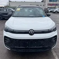 Volkswagen Tiguan L 2.0 AMT, 2025, 65 км, с пробегом, цена 3 300 000 руб., Бишкек