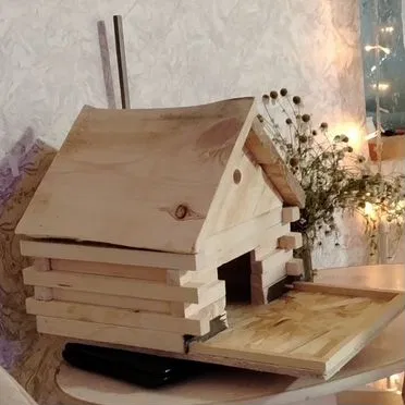 Кормушка для птиц из дерева