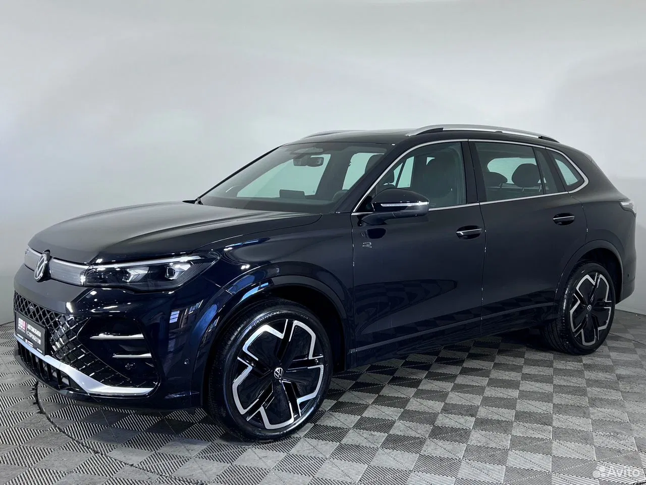 Volkswagen Tiguan L 2.0 AMT, 2024, 5 420 км
